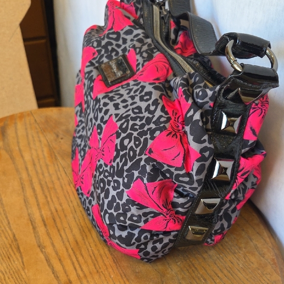 Betseyville Betsey Johnson Black and Pink Bow Women's Bag - Picture 3 of 12